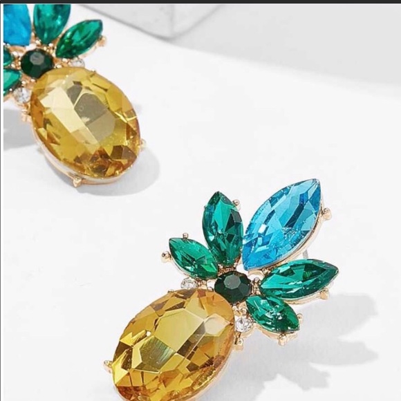 Pineapple Stud Earrings - Picture 4 of 4